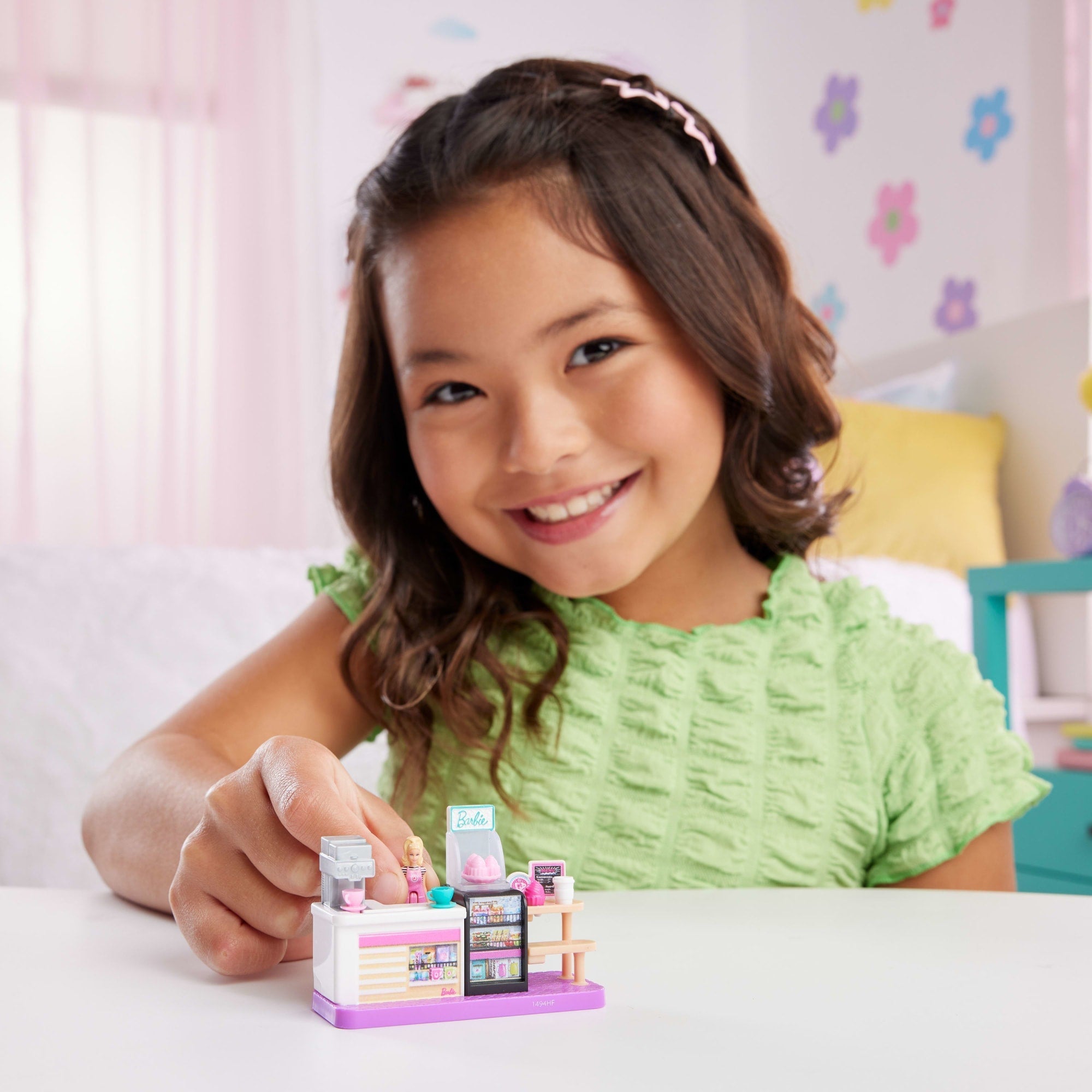 Barbie Mini BarbieLand Set de Juego Cafetería con Mini Muñeca